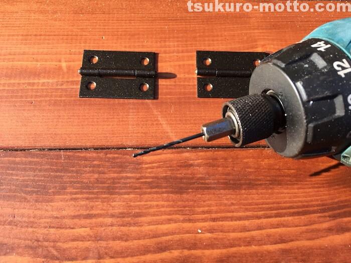 木箱DIY　蝶番の取り付け