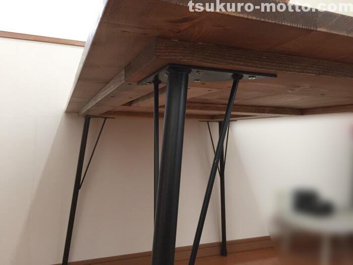 鉄脚の取り付け