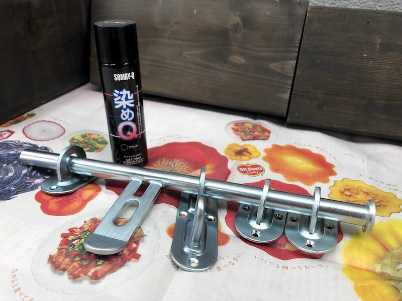 ヘリンボーン扉DIY　鍵塗装1