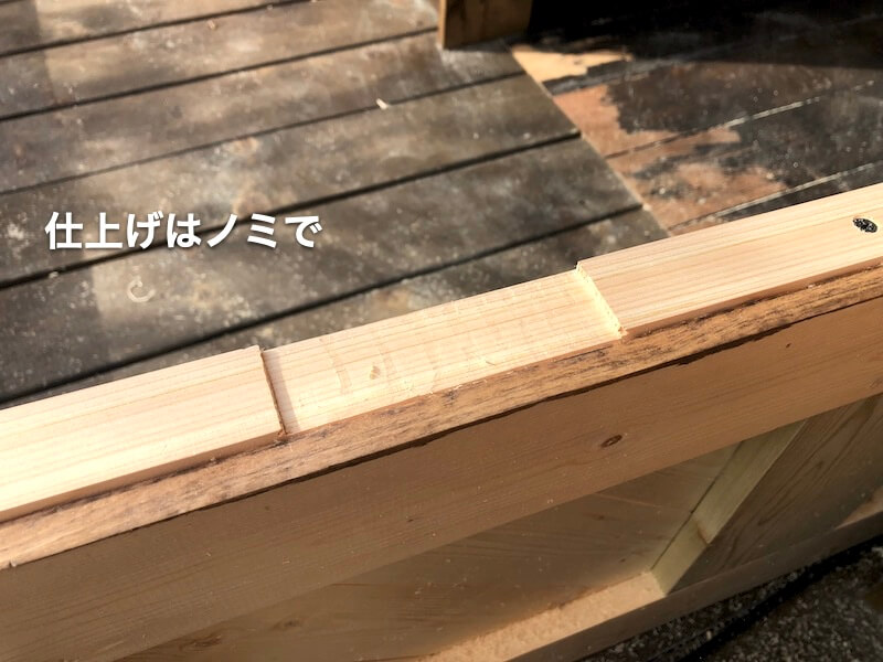 ヘリンボーンドアDIY　蝶番取付4