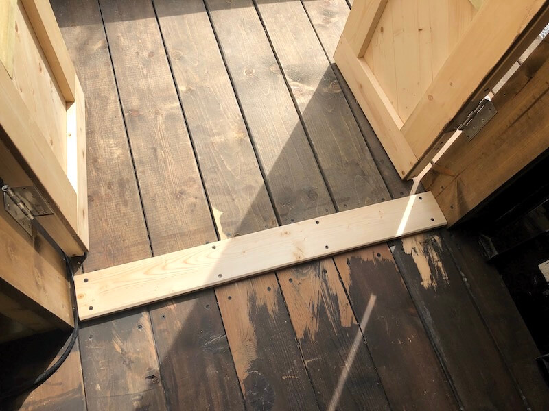 ヘリンボーンドアDIY　戸当たり2