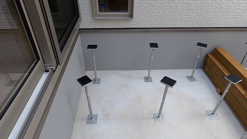 鋼製束ウッドデッキ 仮置