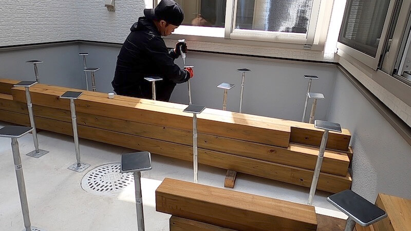 鋼製束ウッドデッキ 接着