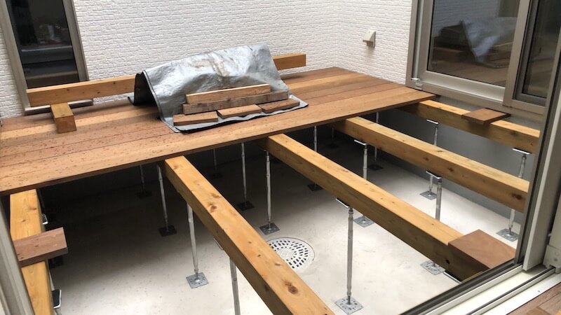 鋼製束ウッドデッキ 床貼り5