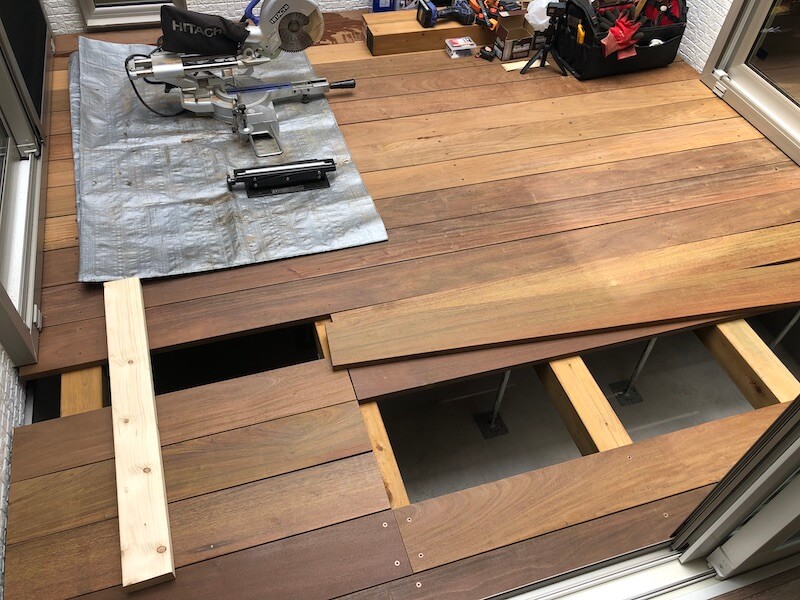 アイアンウッドデッキ製作 床貼り仕上げ