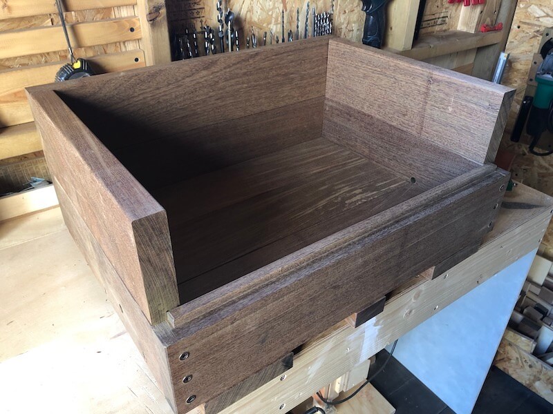 腐らないデッキ材イペで作る木製プランターをご紹介 Diyレシピ情報サイト Tsukuroもっと By Motto Studio 2ページ