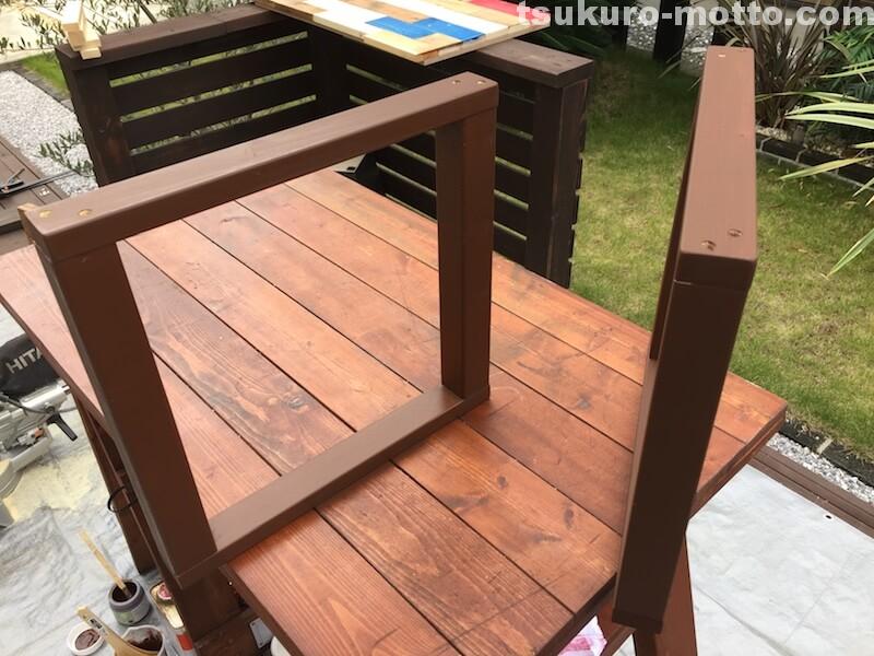 マニッシュ端材テーブルDIY　脚塗装3