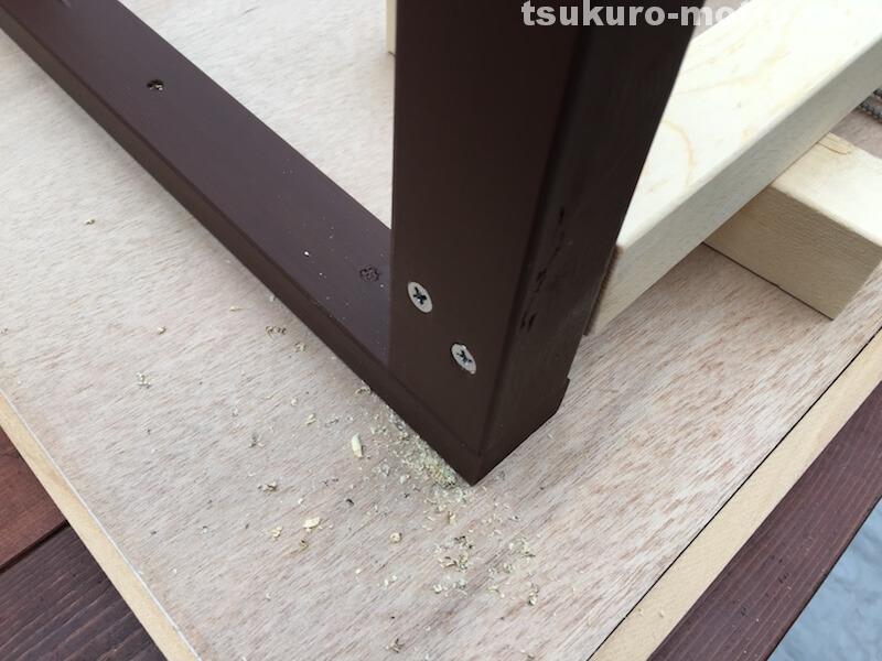 マニッシュ端材テーブルDIY　脚取付5