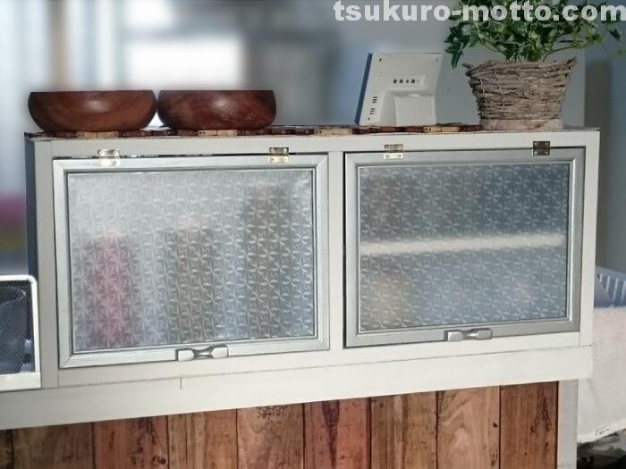 コップ収納食器棚完成2