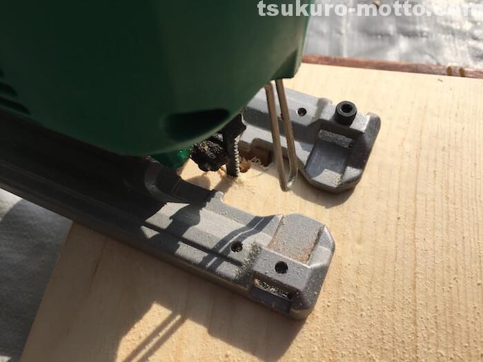 シングルトイレットペーパーホルダーDIY 棚の穴加工3