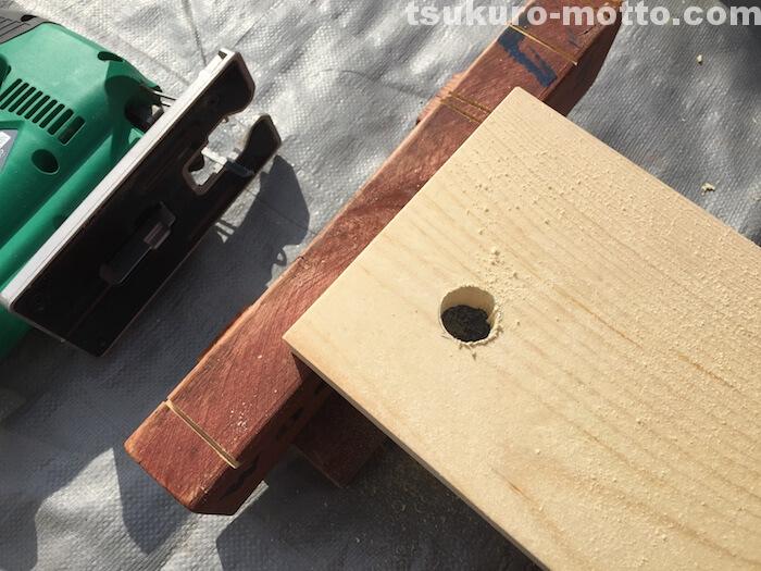 シングルトイレットペーパーホルダーDIY 棚の穴加工4